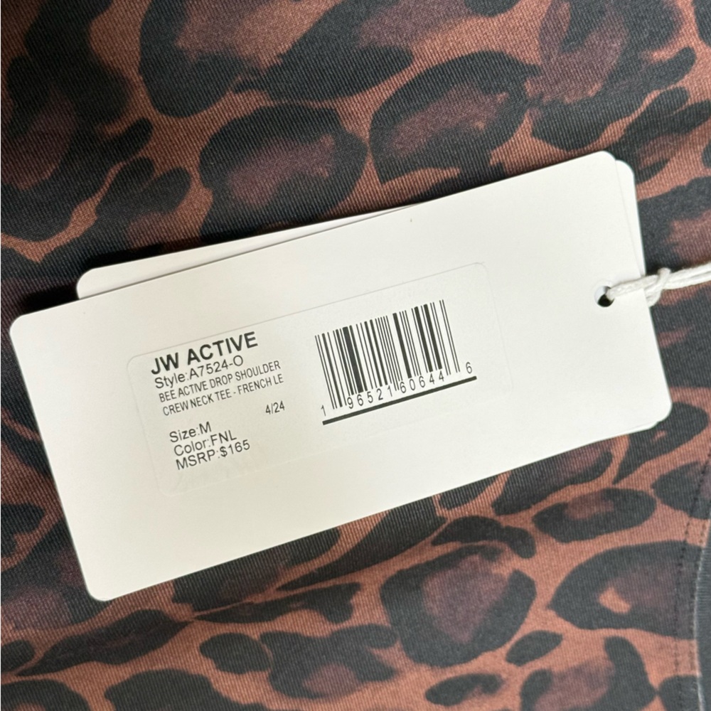 NWT Johnny Was Bee Active Drop Shoulder CrewNeck L/S Tee in Leopard, size M - Picture 5 of 6